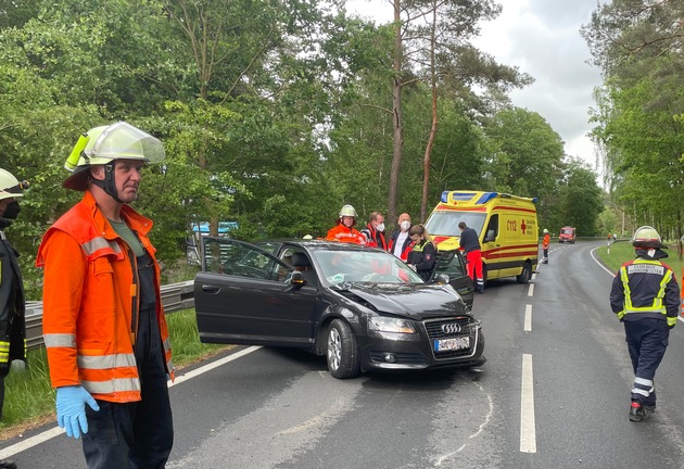 FW Lüchow-Dannenberg: Schwerer Verkehrsunfall auf der B493 bei Küsten +++ Bundesstraße voll gesperrt +++ 4 Personen verletzt