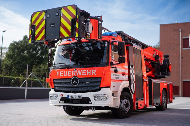 FW-HB: Zwei neue, wichtige Einsatzfahrzeuge für die Feuerwehr Bremen