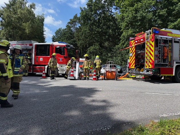FW-SE: schwerer Verkehrsunfall auf der Bundesstraße 206