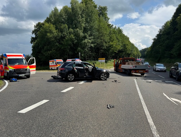 FW VG Westerburg: Verkehrsunfall im Kreuzungsbereich - vier Leichtverletzte