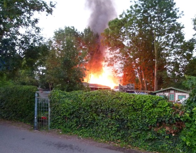 POL-MI: Drei Gartenlaubenbrände in kurzer Zeit