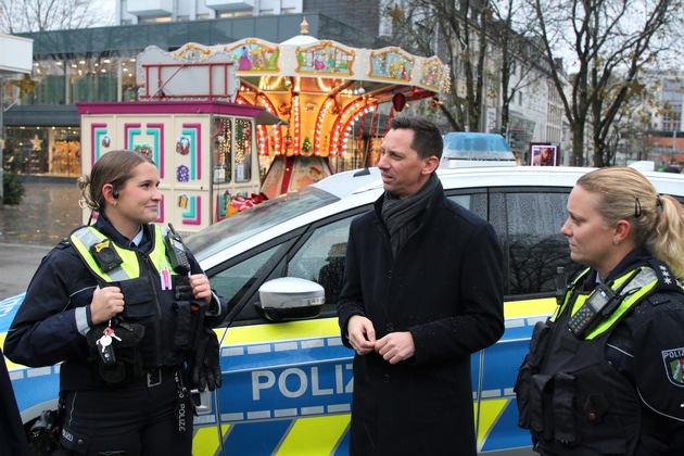 POL-SI: Polizei mit verstärkten Kräften auf dem Weihnachtsmarkt - Waffengesetz verbietet jetzt auch Messer und schafft für Polizei neue Kontrollmöglichkeiten - #pol-siwi