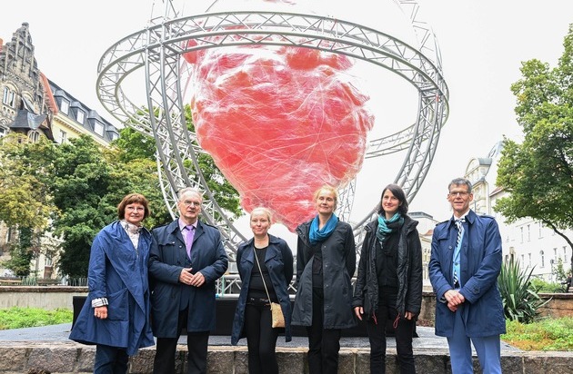 Tag der Deutschen Einheit: Kunst zum Tag der Deutschen Einheit: Künstlerinnen-Kollektiv UKO3 über ihre Installation Pulsar 061XX