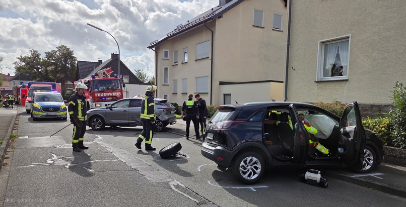 FW-AR: Verkehrsunfall mit eingeklemmter Person in Arnsberg-Bruchhausen