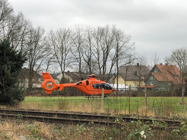 FW Lage: Zwei parallele Türöffnungen für den Rettungsdienst / Hubschrauber bringt Notarzt - 04.01.2022