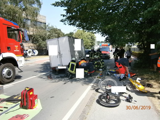 FW-EN: Schwerer Verkehrsunfall auf der Hagener Straße