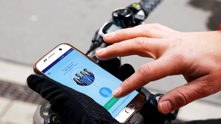 Erster eCall mit professioneller Leitstelle für Radfahrer / Rückleuchte erkennt Sturz und startet GPS-Notruf