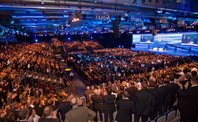 Vertriebskonferenz in der Landeshauptstadt Thüringens / 12.000 Vermögensberater treffen sich in Erfurt