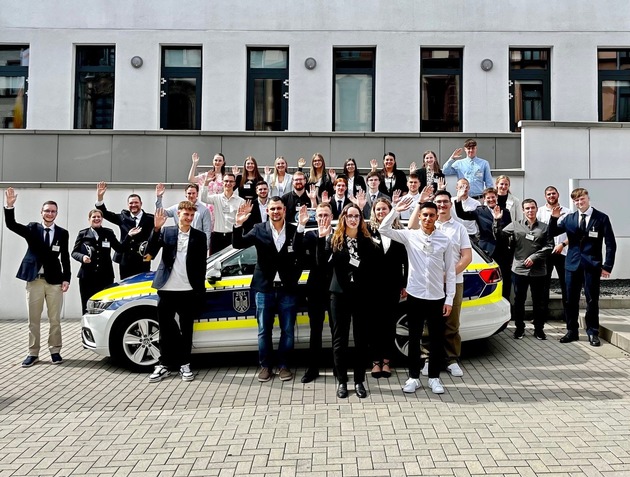 HZA-SB: Start in ein spannendes und sicheres Berufsleben beim Hauptzollamt Saarbrücken - Willkommen im &quot;Team für mehr Gerechtigkeit in Deutschland&quot;