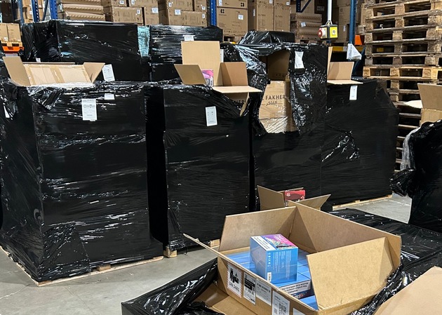 ZOLL-H: Großsicherstellungen von illegalen Vapes / ZOLL beschlagnahmt über 165.000 E-Zigaretten in Bergheim, Rekordsicherstellung von 1,15 Millionen Vapes in Belgien