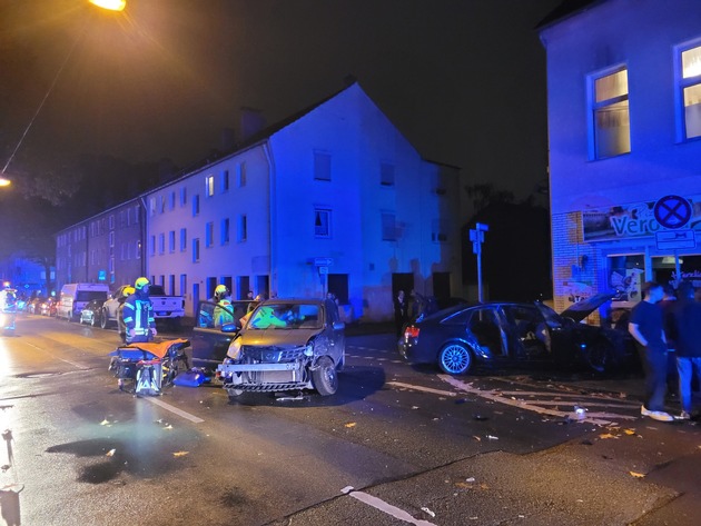 FW-OB: Technische Rettung nach schwerem Verkehrsunfall