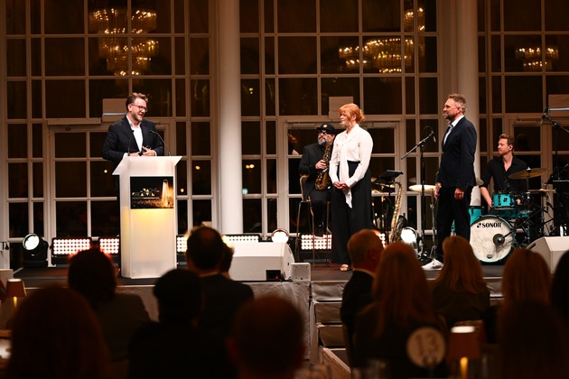 ProSieben gratuliert: Jakob Lundt (&quot;Wer stiehlt mir die Show?&quot;) und Angel Garcia (&quot;The Masked Singer&quot;) gewinnen den Deutschen Fernsehpreis 2023