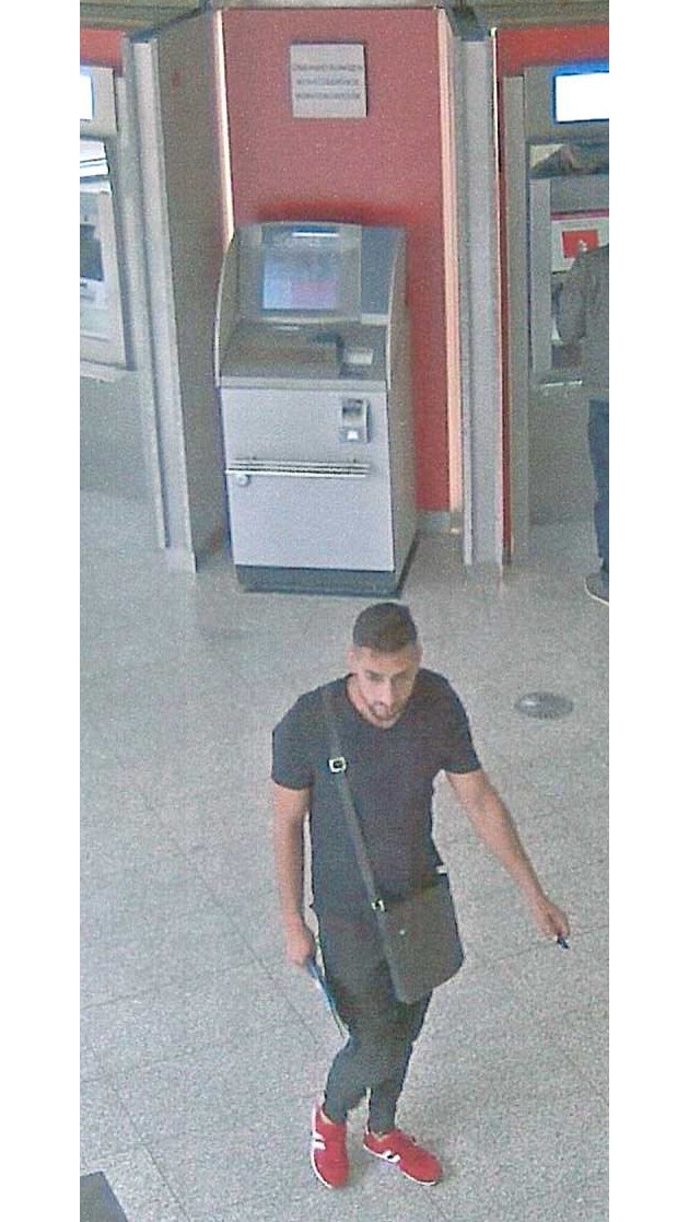 Dieser Mann wird beschuldigt, am 19. September 2018 seinem Opfer 300 Euro gestohlen zu haben. Foto: Polizei