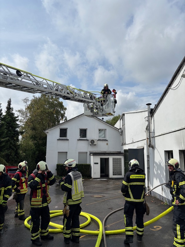 FW-W: Feuer in Werkzeugfabrik gelöscht