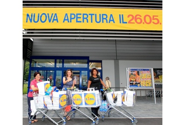 Erste Lidl Filialen im Tessin eröffnet / Heute Morgen konnten Tessiner Kundinnen und Kunden erstmals in einer der vier neu eröffneten Lidl-Filialen im Tessin einkaufen