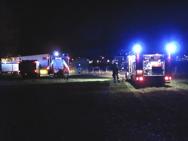 FW-AR: Feuerschein am Arnsberger Segelflugplatz löst Feuerwehreinsatz aus
