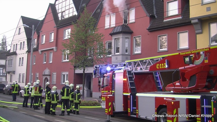 FW-GE: Zwei leicht Verletzte bei Wohnungsbränden in Erle und Horst