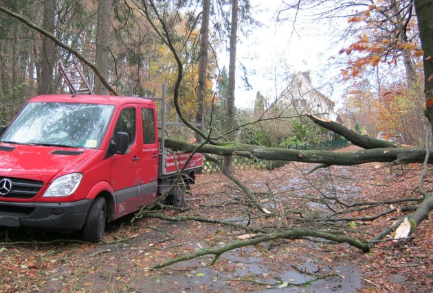 FW-MK: Zwei Einsätze am Sonntag wegen umgestürzte Bäume