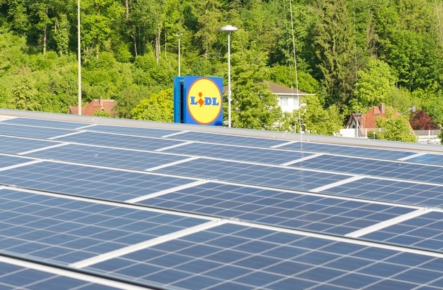 LIDL Schweiz: Neues Energieziel: 100 Filialen mit PV-Anlagen bis 2025 / Förderung von erneuerbaren Energien