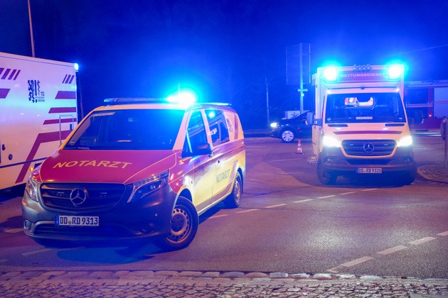 FW Dresden: Doppeleinsatz für die Wache Albertstadt: Verkehrsunfälle mit Verletzten sorgen für Verkehrsbehinderungen