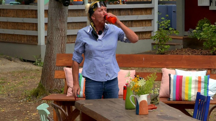 Stallarbeit, Flirts &amp; Fehltritte: So beginnt der &quot;Der Promihof&quot;