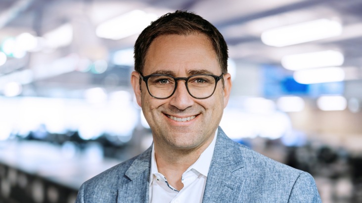 La SSR prosegue la propria trasformazione: Roger Elsener diventa direttore della SRF, Nicolas Pernet direttore Offerta e Moritz Stadler direttore Operazioni