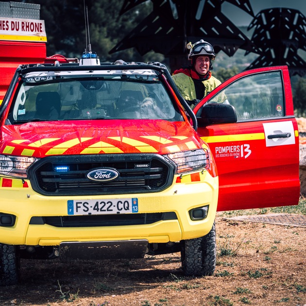 Flammen löschen und Leben retten - Kamerateam von Ford begleitet französische Feuerwehrleute