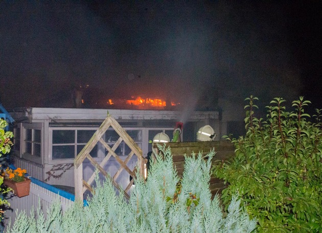 FW-RD: Feuer in Kleingartenanlage

Büdelsdorf, Rickerter Weg II, kam es Heute (27.07.2019) zu einem Feuer in einer Kleingartenanlage.