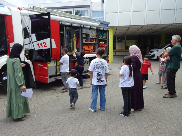 FW-KA: &quot;Die Feuerwehr stellt sich vor - denn die Feuerwehr ist für Alle da&quot;