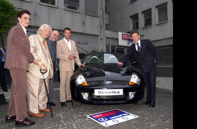 FORD Streetka: Autogramm-Quartett für UNICEF / Annie Lennox, Hardy Krüger jr., Helmut Lotti und Alfred Biolek signierten