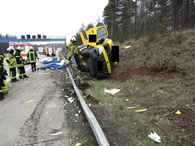 POL-PDKL: A6/Wattenheim, Kleintransporter kippt um, eine Person schwerverletzt