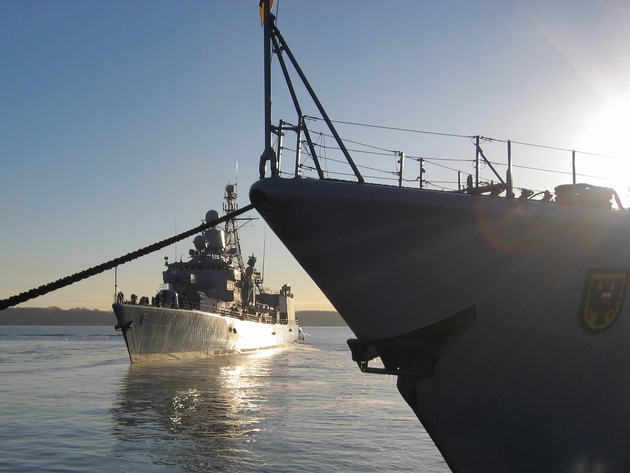 Deutsche Marine - Bilder der Woche: Fregatte &quot;Lübeck&quot; auf dem Weg in die Patenstadt