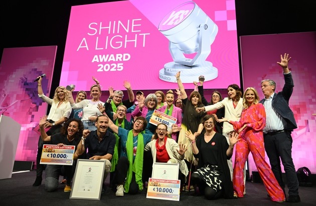 YES!AWARD - SHINE A LIGHT 2025: yeswecan!cer und Deutsche Postcode Lotterie würdigen herausragendes Engagement von Krebsinitiativen