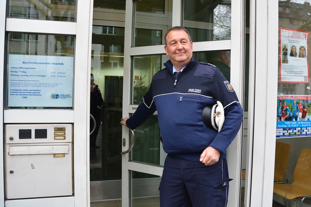 POL-D: Fotos zum heutigen Termin - Neues Gesicht am Oberbilker Markt