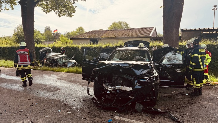 FW-DO: Verkehrsunfall in Dortmund-Hörde - Feuerwehr befreit Fahrer aus dem PKW