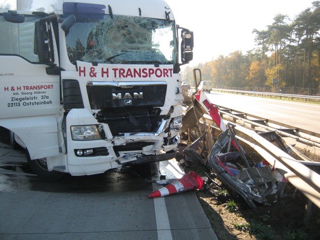 POL-WL: POL-WL: Verkehrsunfall mit vierstündiger Sperrung