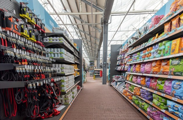 Alles an einem Ort: toom baut Shop-in-Shop Konzept mit ZooRoyal auf nahezu alle Standorte aus / Aktuelle forsa Studie beleuchtet Konsumverhalten bei Heimtierbedarf im Baumarkt