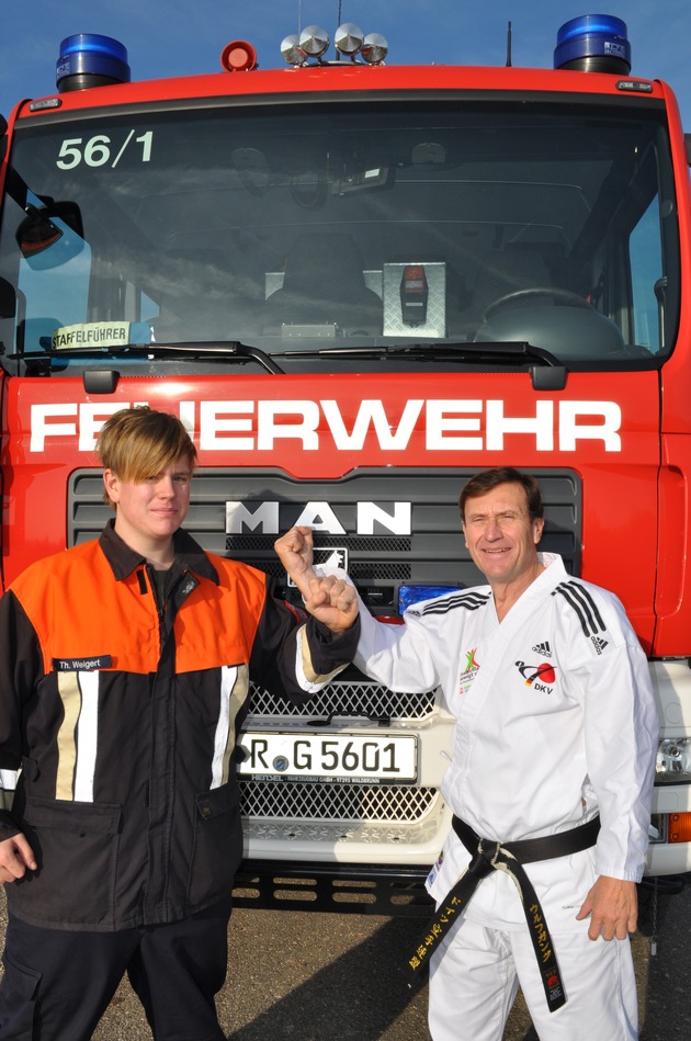 Deutsche Jugendfeuerwehr und  Deutscher Karate Verband begründen Kooperation (BILD)