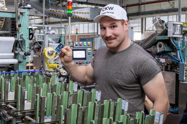 Panini schwingt mit / Die Stickerkollektion &quot;Der Schwingerkönig 2025&quot; erscheint am 5. Mai 2025 - mit exklusivem Gewinnspiel und signierten Stickern von Joel Wicki