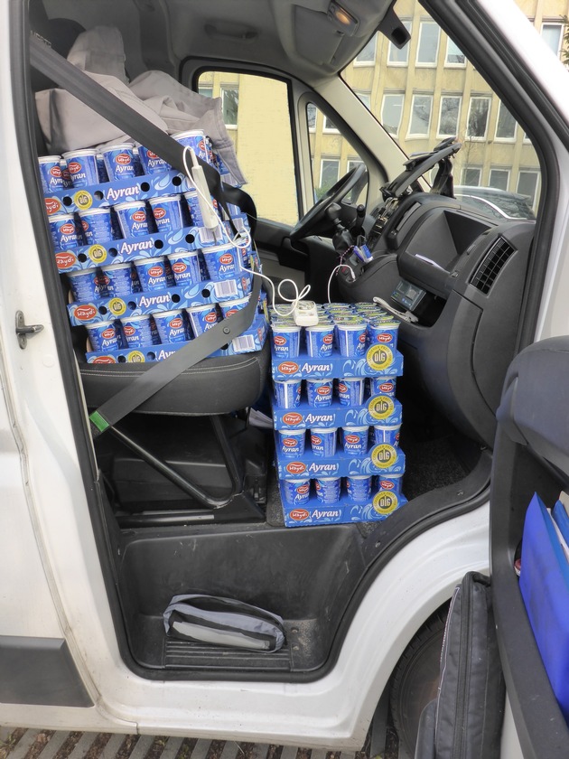 POL-BI: Joghurtgetränk fuhr angeschnallt auf dem Beifahrersitz