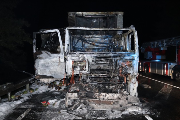 POL-PDWIL: Sattelzugmaschine brennt Lichterloh