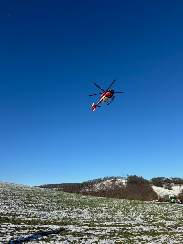 FW-EN: Frau wird nach Sturz durch Rettungshubschrauber ins Krankenhaus geflogen