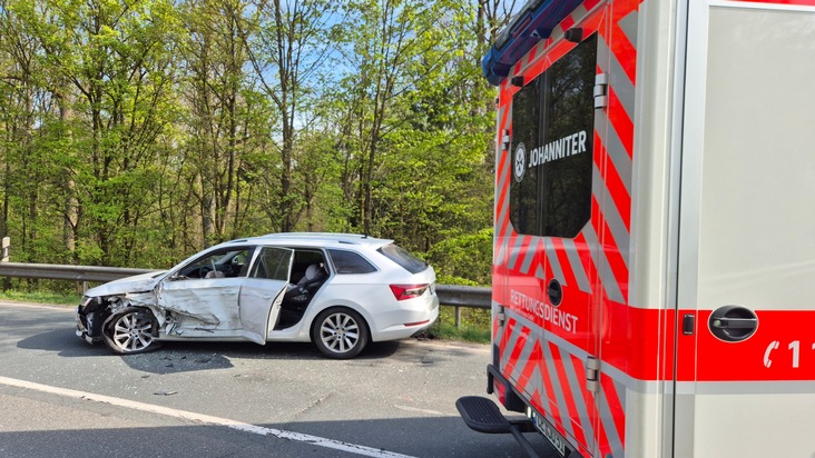 FW S&uuml;dheide: Schwerer Verkehrsunfall auf der Weyh&auml;user Stra&szlig;e bei Unterl&uuml;&szlig;
