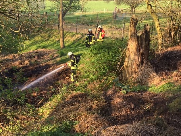 FW Mettmann: Turbulenter Frühlingssonntag bei Feuerwehr und Rettungsdienst in Mettmann