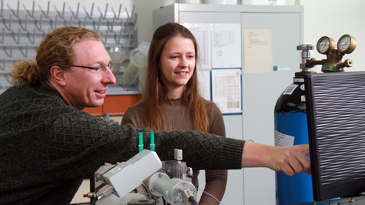 Neue Verbindung zwischen Peroxid- und Sulfidstoffwechsel entdeckt – Erfolg in der Peroxidase-Forschung an der RPTU