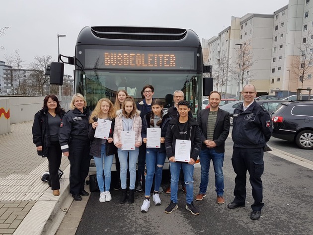 POL-WOB: Siebzehn neue Schulbusbegleiter im Schulzentrum Westhagen