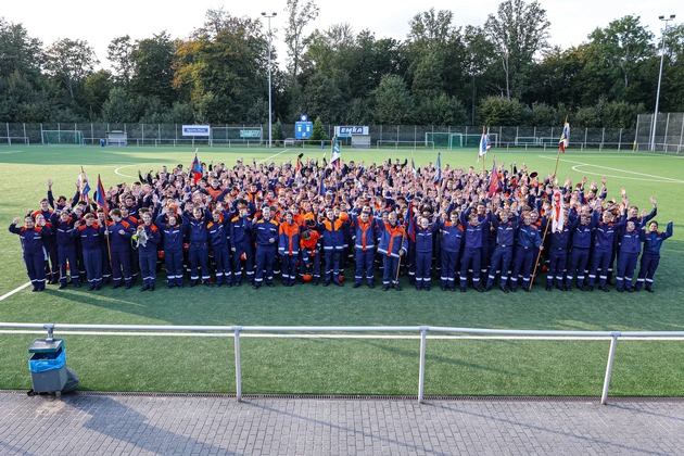 FW-W: Jugendfeuerwehrleute zeigen in Wuppertal ihr Können