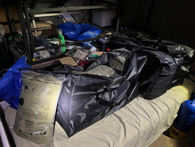 POL-BI: Polizei deckt Cannabis-Plantage und illegales Glückspiel auf