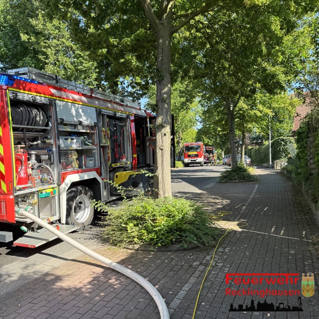FW-RE: Kellerbrand in Recklinghausen-Ost - Keine Verletzten, zwei Personen vorsorglich ins Krankenhaus gebracht