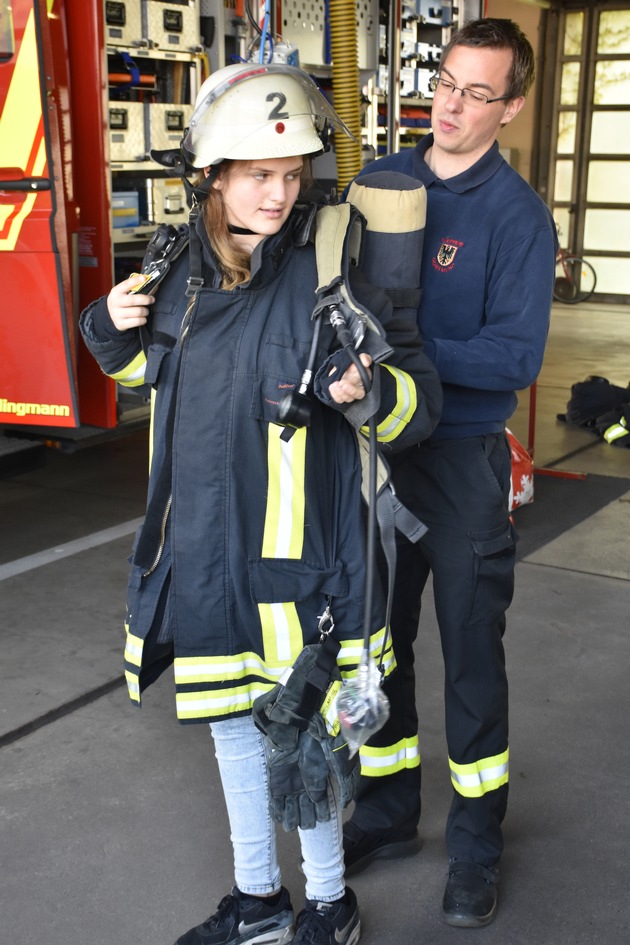 FW-DO: Girlsday 2017 - MÄDCHEN-ZUKUNFTSTAG BEI DER FEUERWEHR